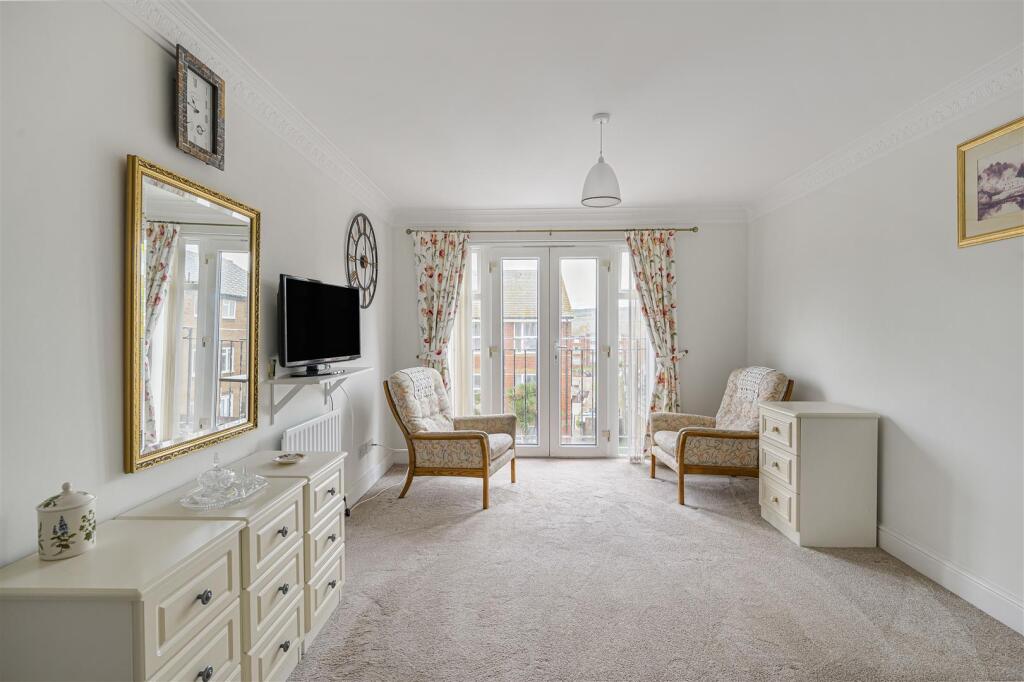 Apartment in Lewes, Seaford - More