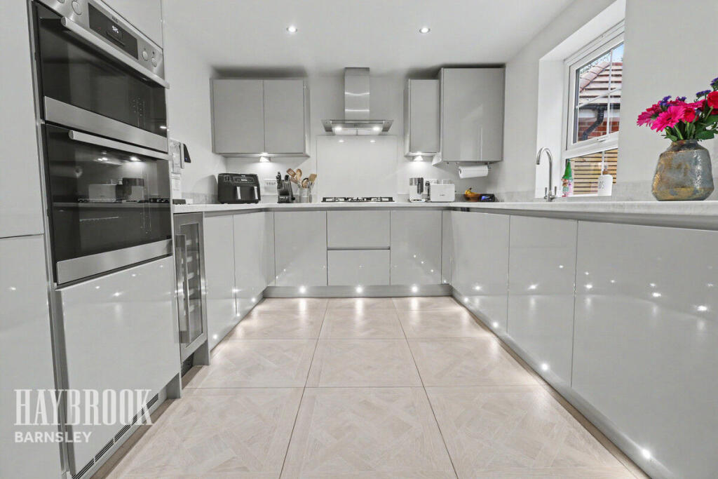 House in Barnsley, Lundwood - View 2