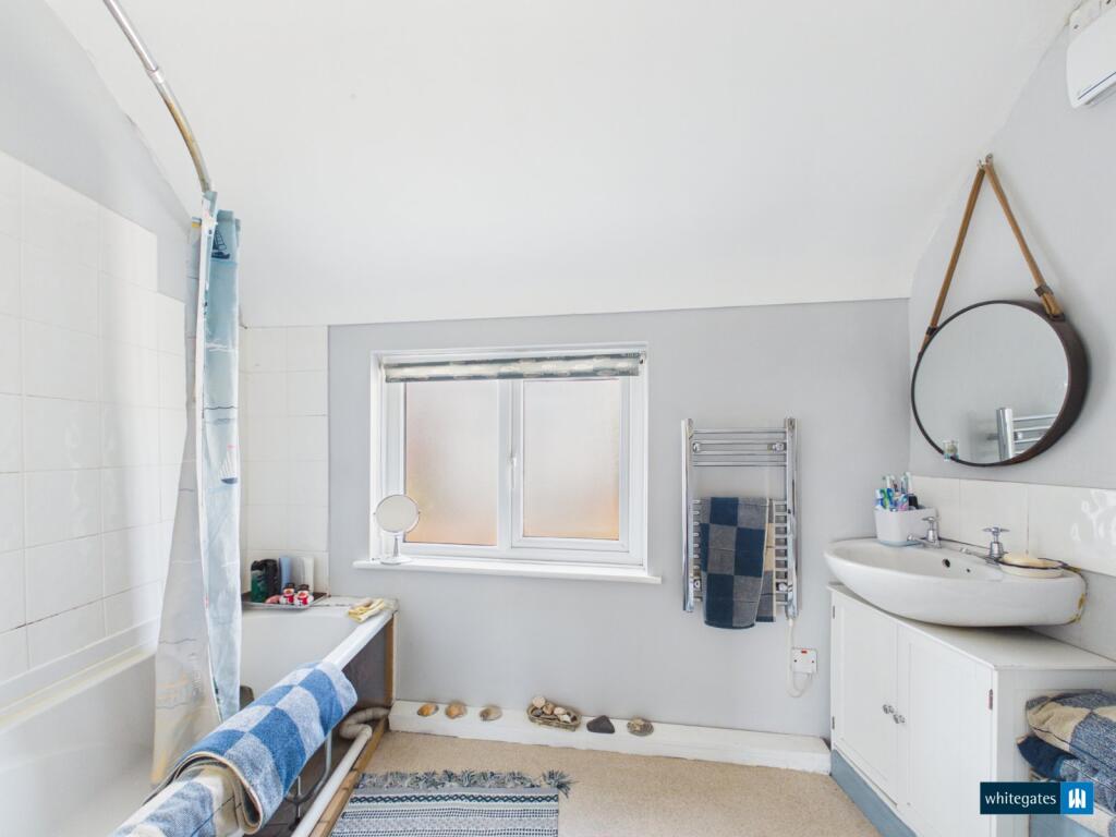 House in Llandudno, Brymbo - View 5