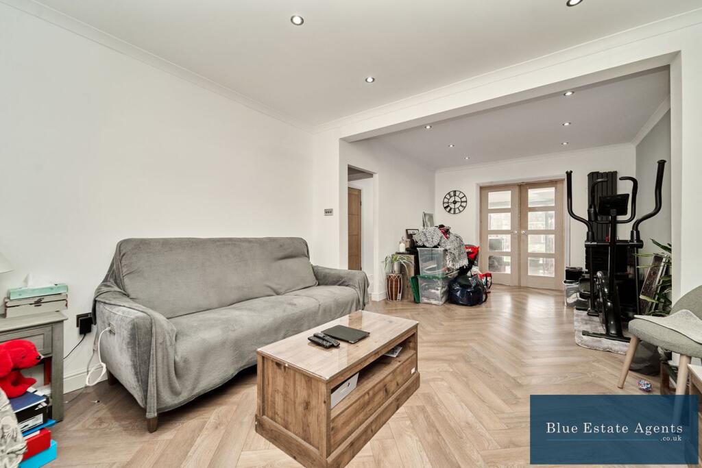 House in Twickenham - View 5