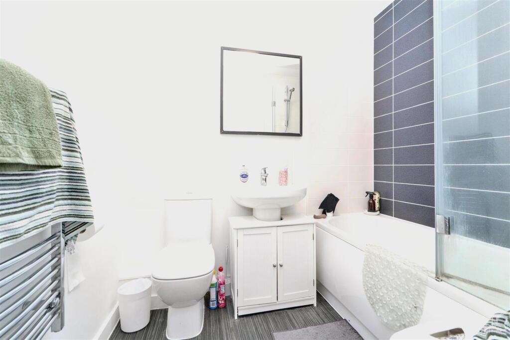 Apartment in Warrington - More