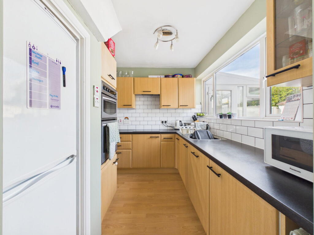 Meadow Way, Ferring, Worthing, BN12 photo 5