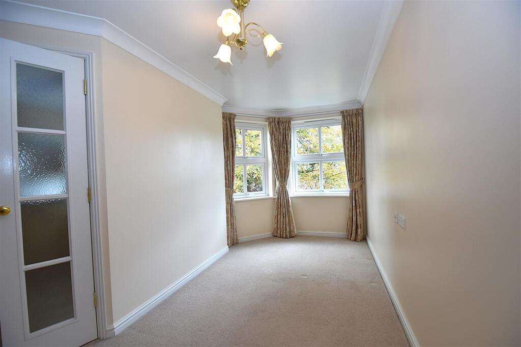 Coachman Court, 35 Ashingdon Road, Rochford photo 3