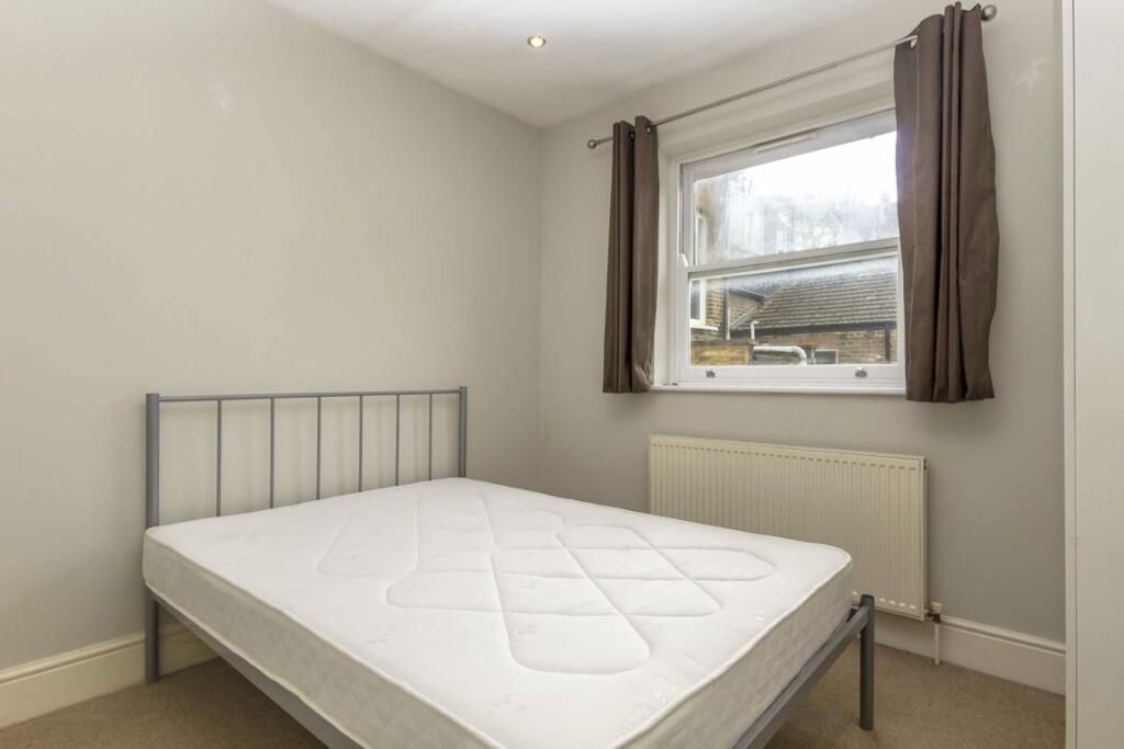 House in London - View 5