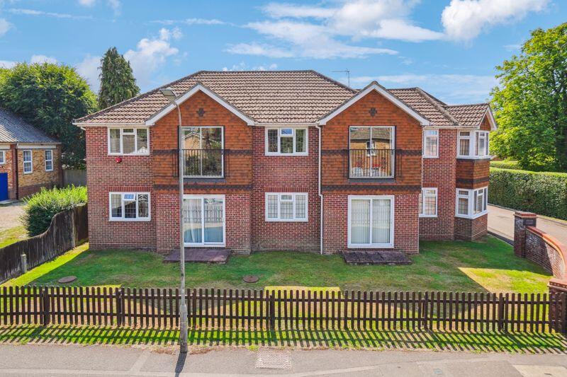 Main image of property: Farnham Common: 1 bedroom First Floor Apartment £1295