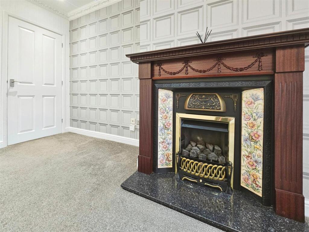 House in Stoke-on-Trent - More