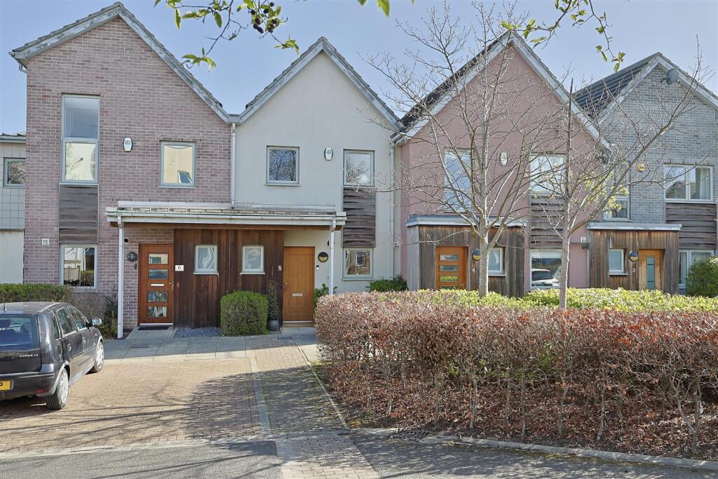 Main image of property: October Courtyard, Fall Pass, Gateshead, NE8