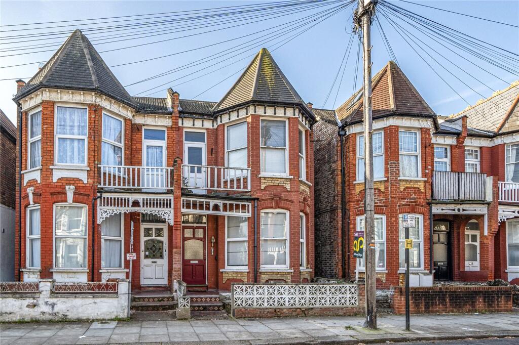Main image of property: Arcadian Gardens, Wood Green, London, N22