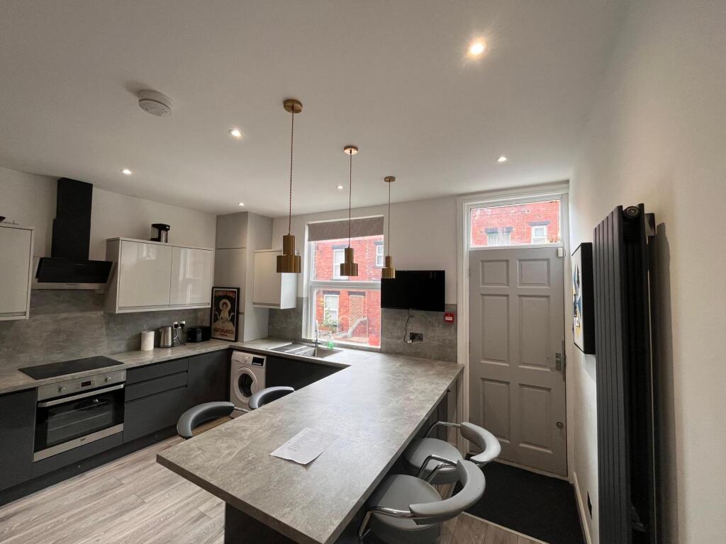 House in Leeds - View 2