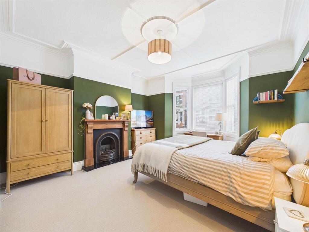 Apartment in North Tyneside, North East - More