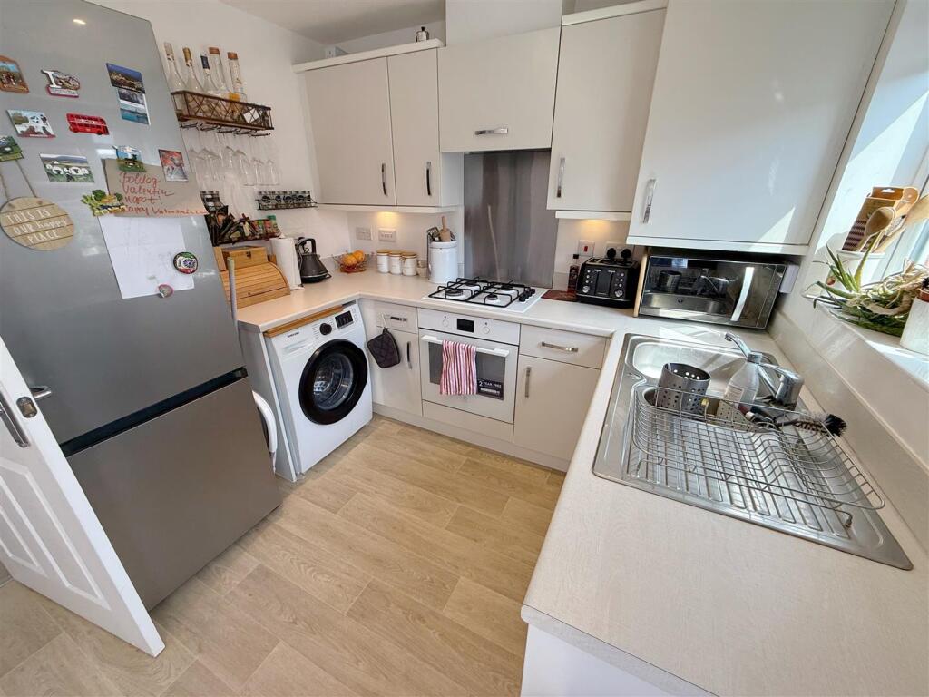 Barclay Close, Wellesbourne - View 4