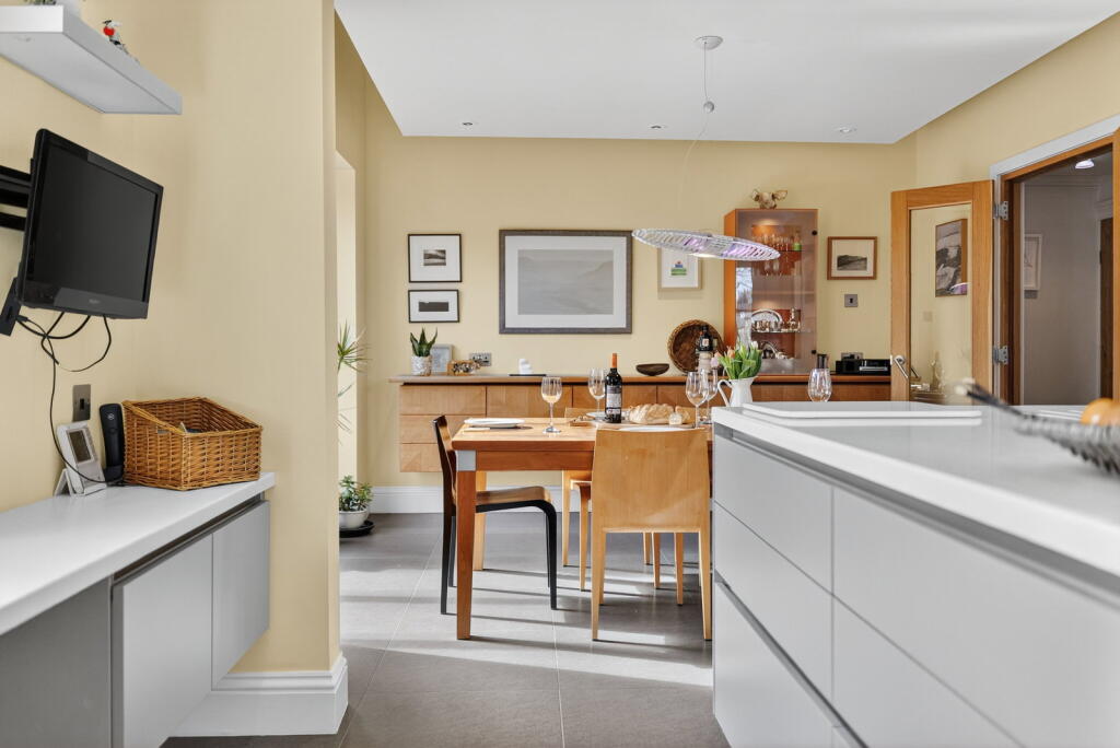 House in Bradford, Ilkley - More