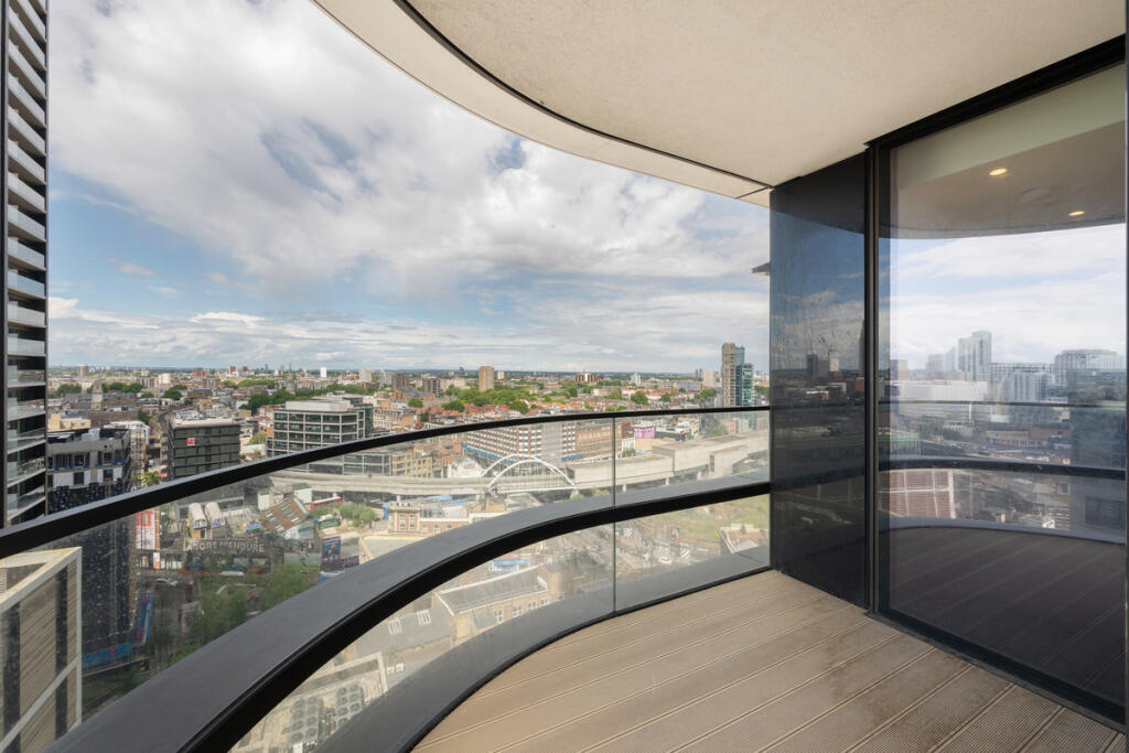 Apartment in London - View 5