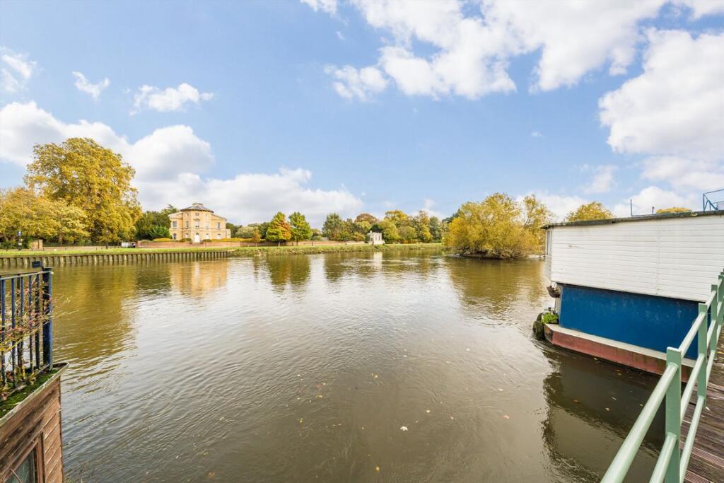 Ducks Walk, Twickenham Riverside photo 4