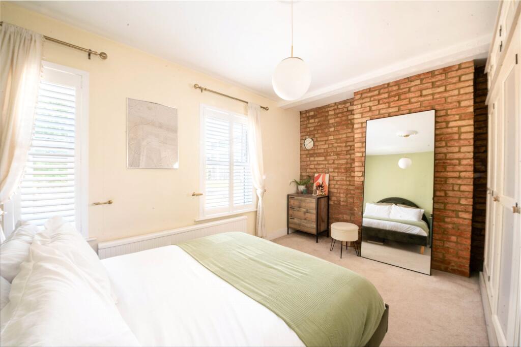 House in Newport Pagnell, Tickford End - View 4