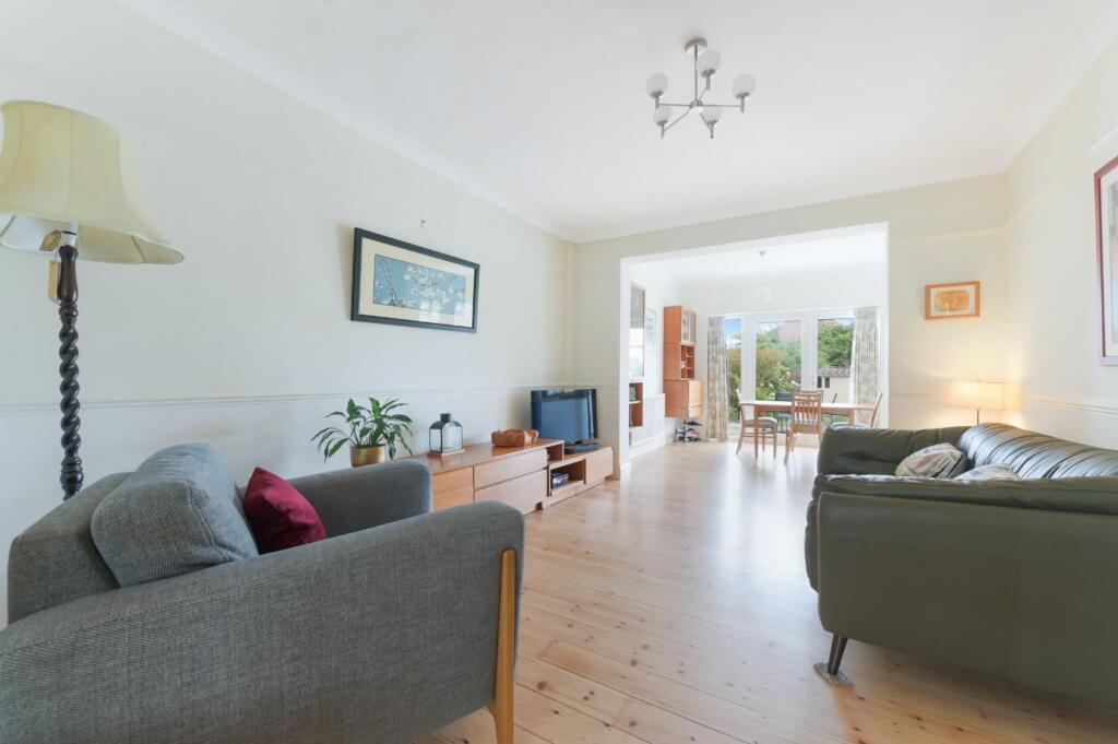 House in Epsom, Stoneleigh - View 5