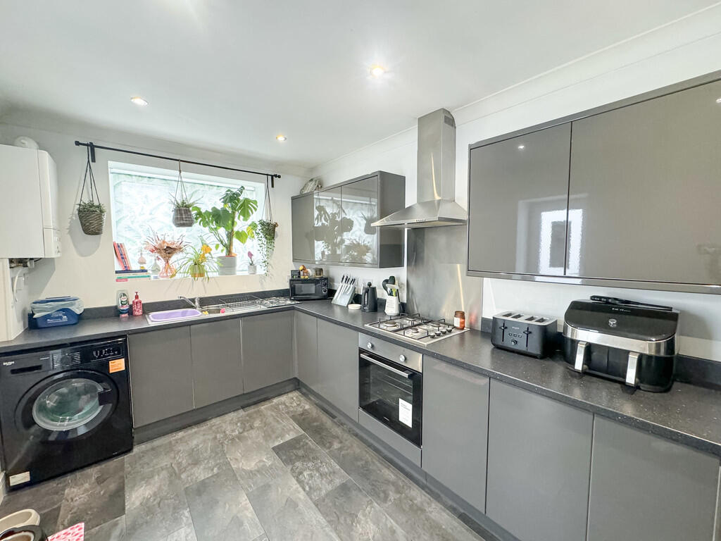 House in Treharris, Trelewis - View 3