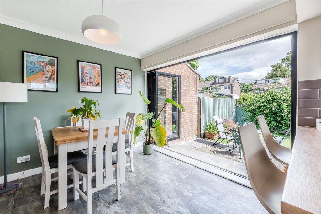 House in Leeds, Horsforth - More