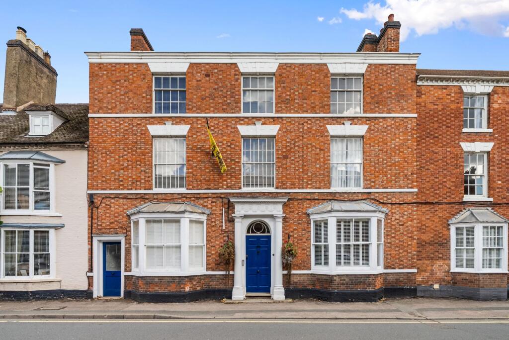 2-bed flat on Bridge Street, Gore House, WR10, £250,000