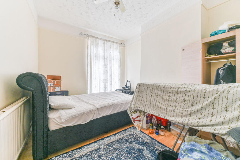 House in Croydon - More