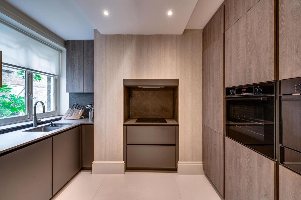 Apartment in London, Royal Borough of Kensington and Chelsea - More