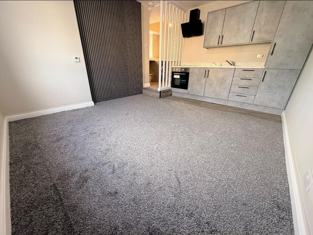 House in Wakefield - View 2