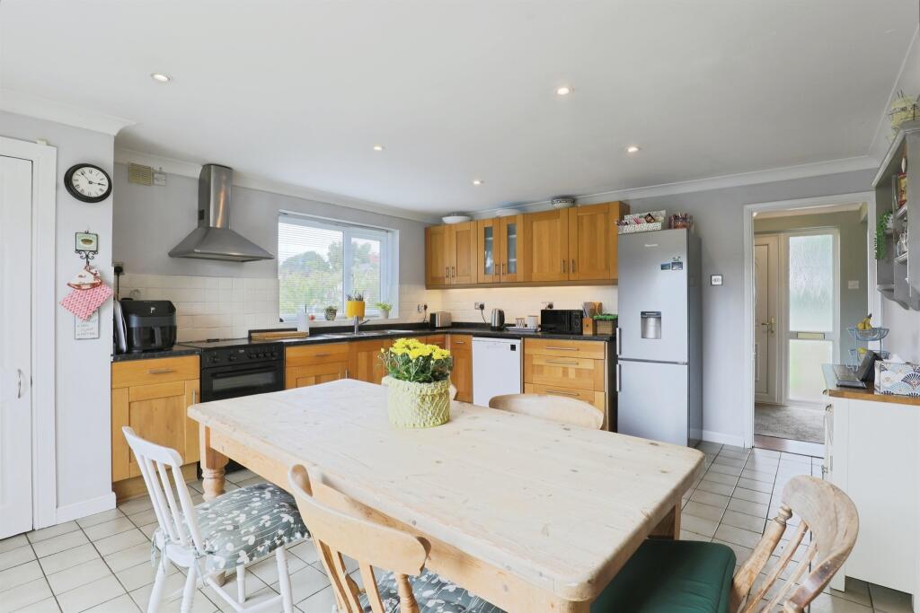 Willow Drive, Wellesbourne, Warwick - View 4