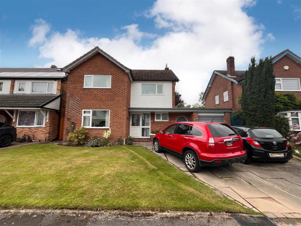3-bed detached on Valley Drive, Handforth, Wilmslow, £569,995