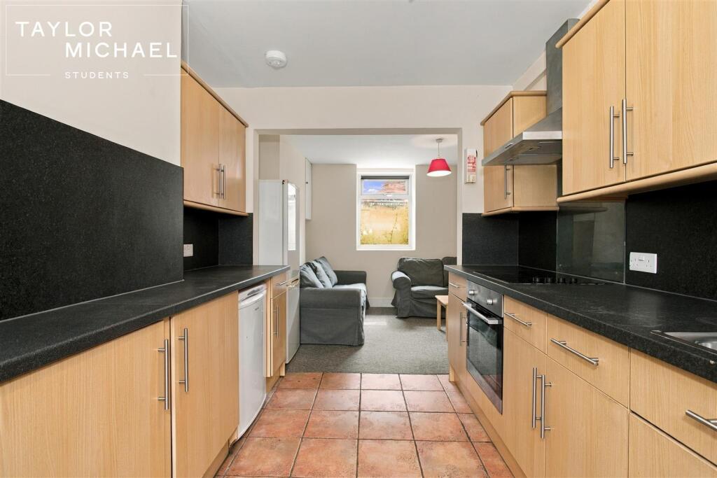 6 bedroom terraced house for rent