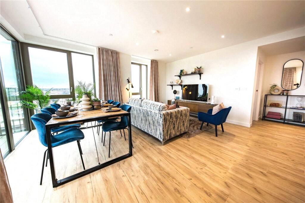 Apartment in Greenford - More