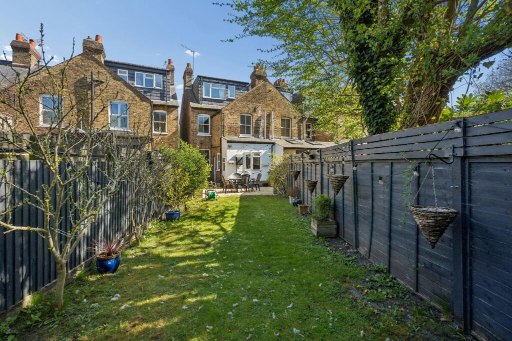 House in Three Rivers, The Cedars Estate, Batchworth - View 3