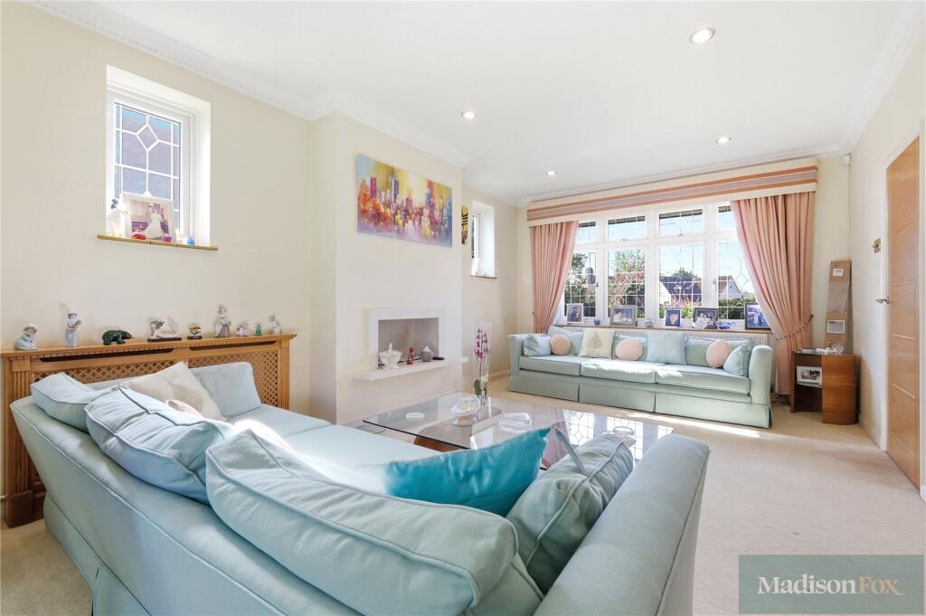 House in Epping Forest, Chigwell - View 4
