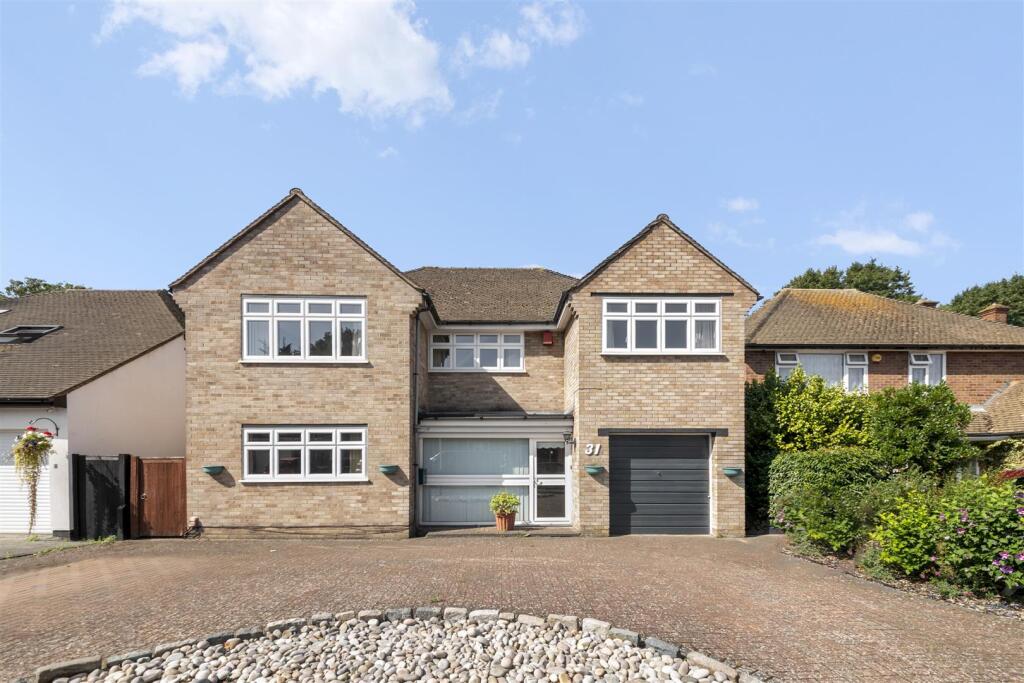 4-bed detached on The Chantry, Uxbridge, £875,000