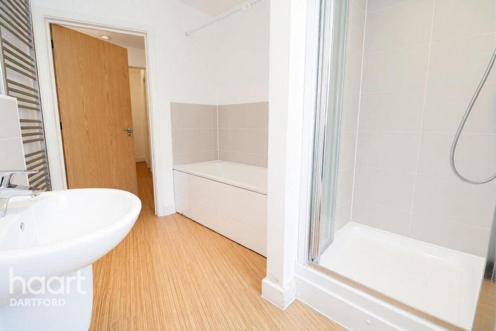 Apartment in Dartford, Swanscombe and Greenhithe - More