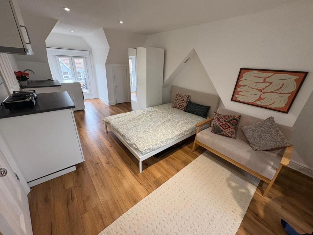 Studio flat for rent