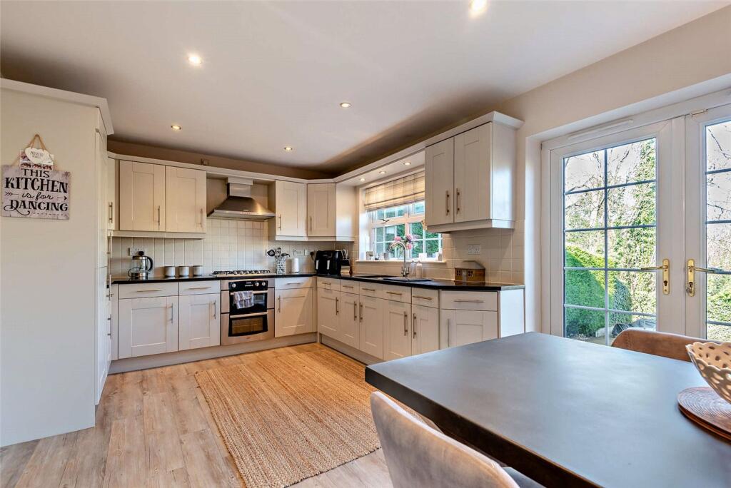 Vicarage Fields, Albrighton, WV7 photo 3