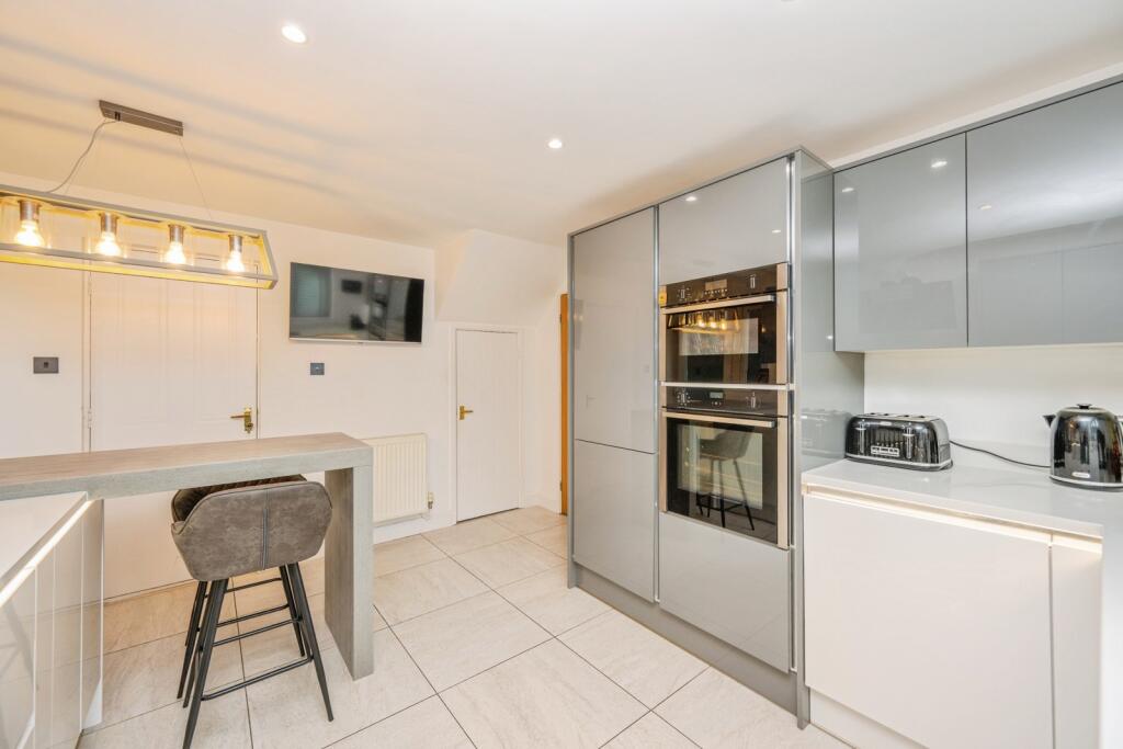 House in Lichfield, Burntwood - More