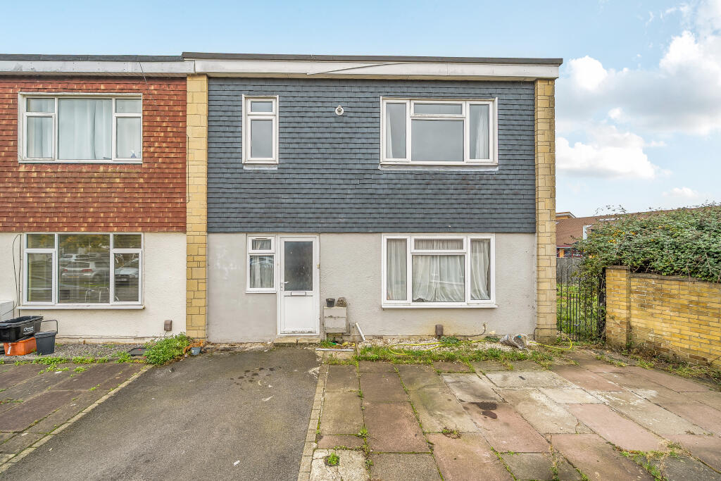 4-bed terraced on Mannington Park, Rodbourne, Swindon, SN2, £240,000