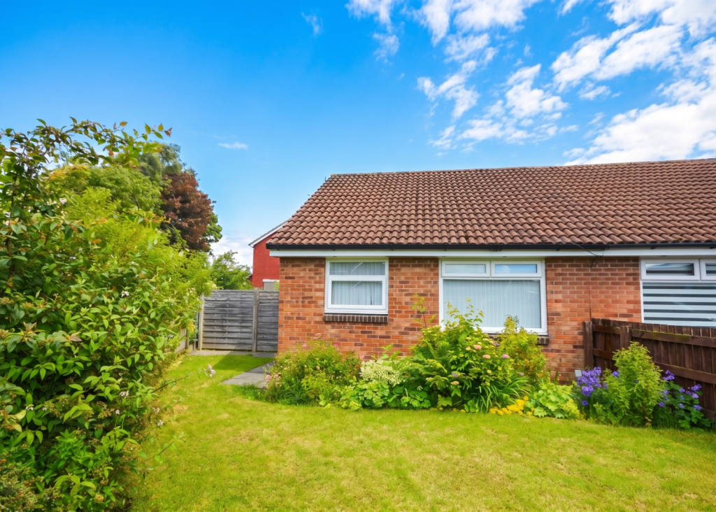 Main image of property: Farringdon Drive, Radcliffe, M26