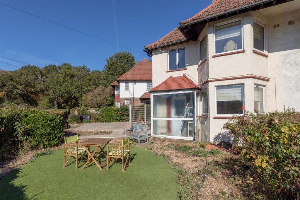 House in London, Highams Park - View 4