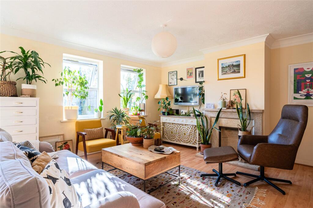 3-bed semi-detached on Peregrine Court, London, SW16, £675,000