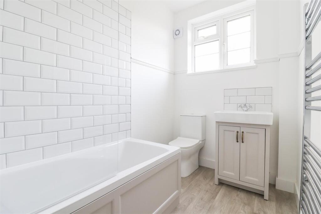Apartment in Southend-on-Sea - More