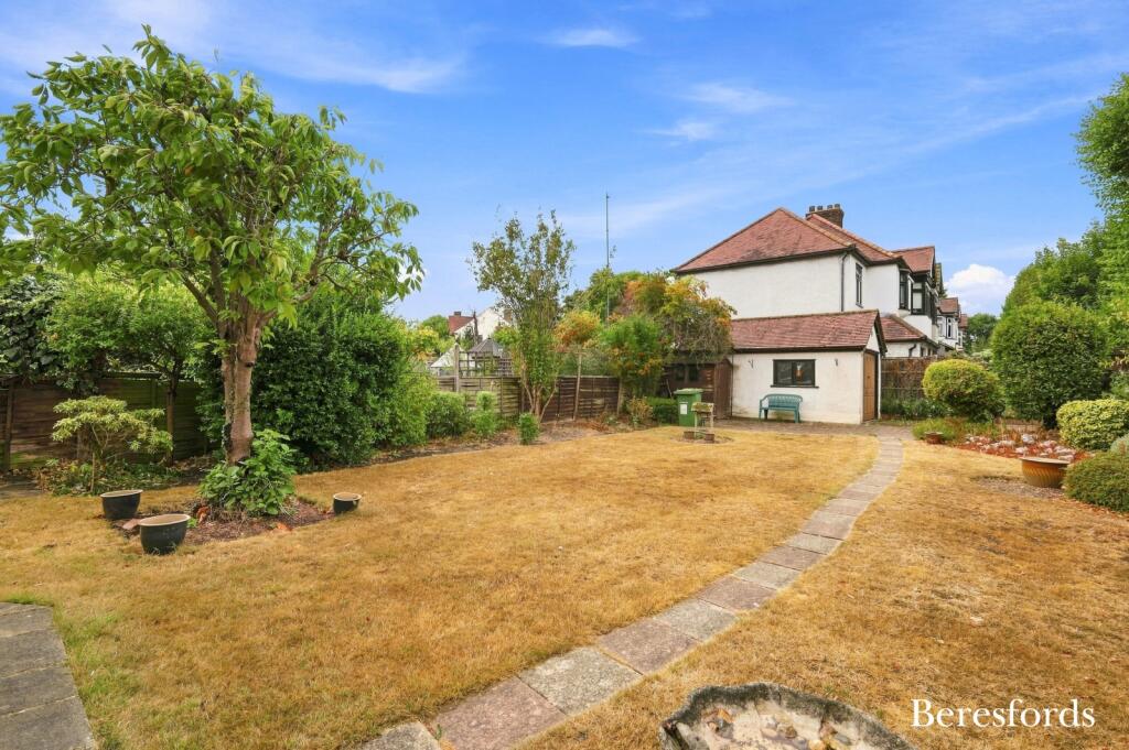 House in Romford - More