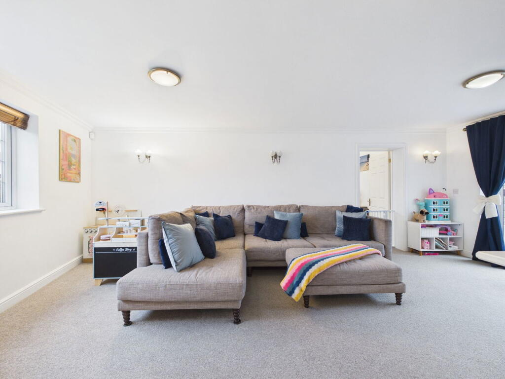 House in Worthing, West Sussex - View 4