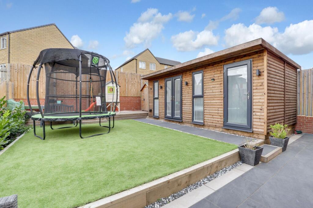 House in Mansfield, Nottinghamshire - View 4