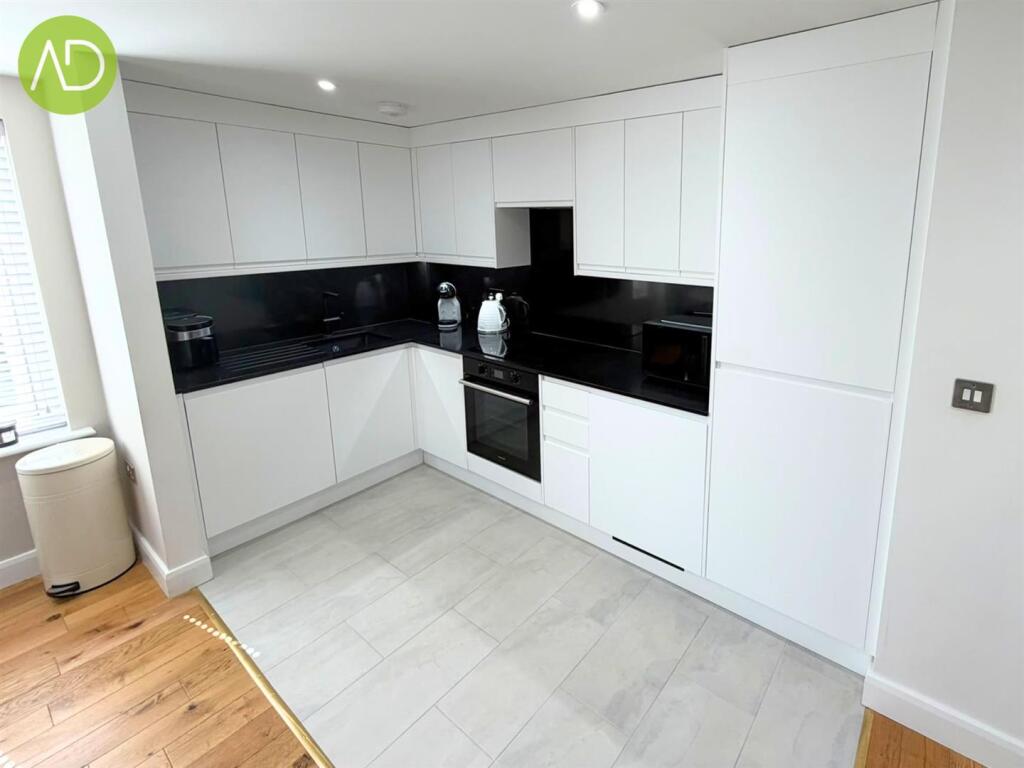 Apartment in Enfield - View 3