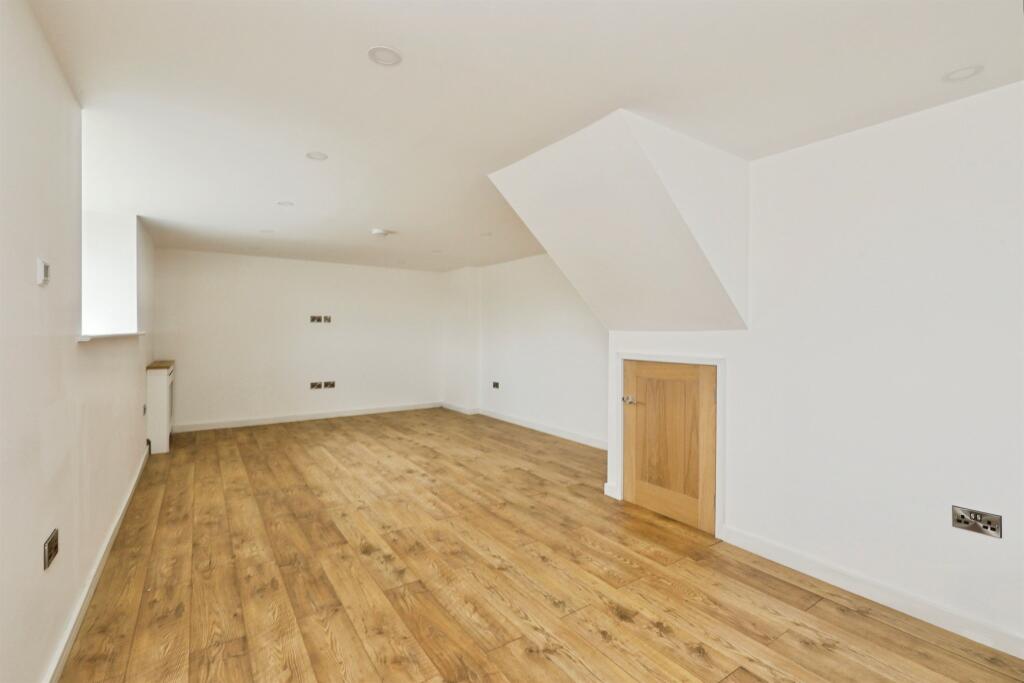 Hangar Hill, Whitwell, Worksop photo 3