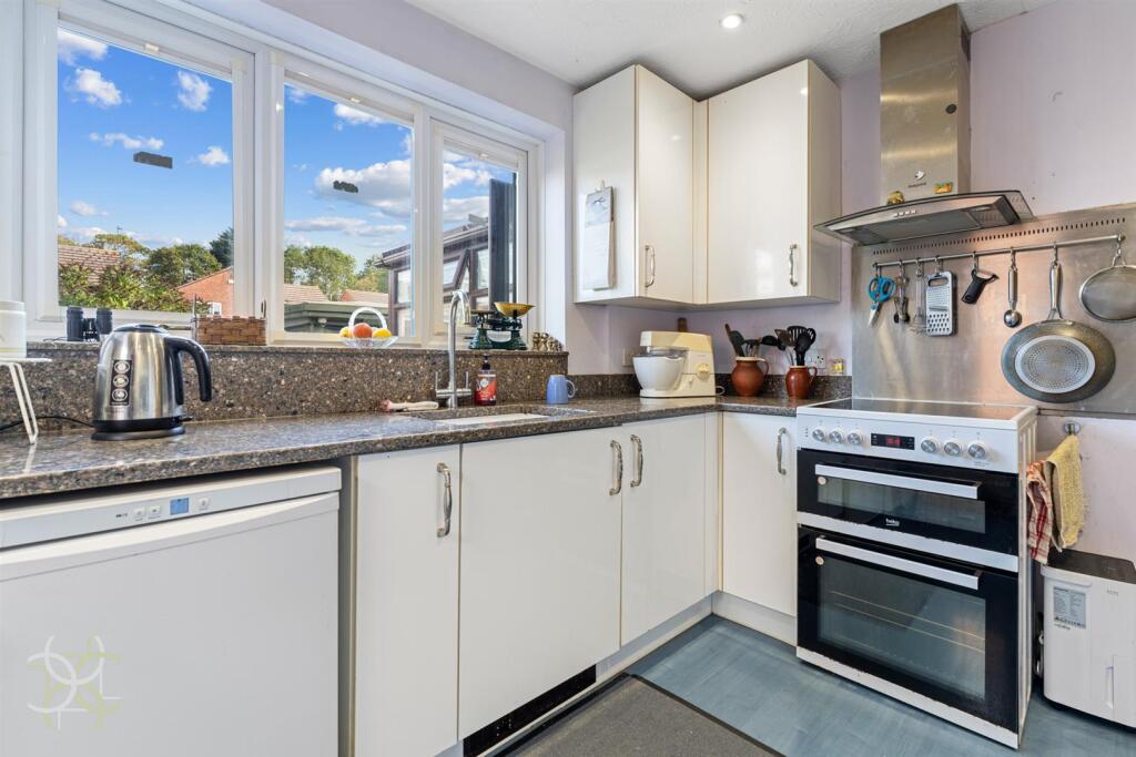 House in Worcester - View 3