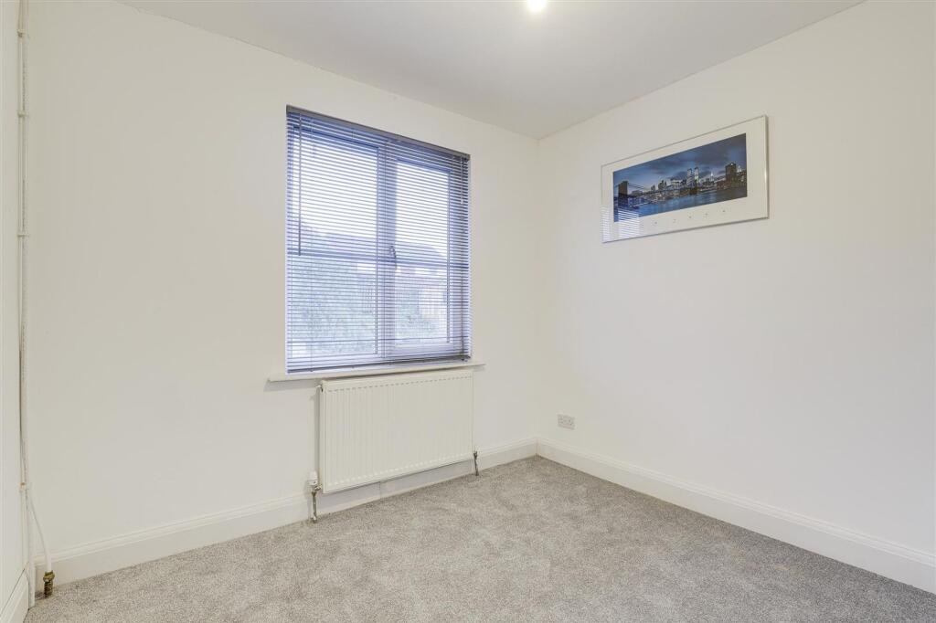 House in Nottingham, Gedling - More