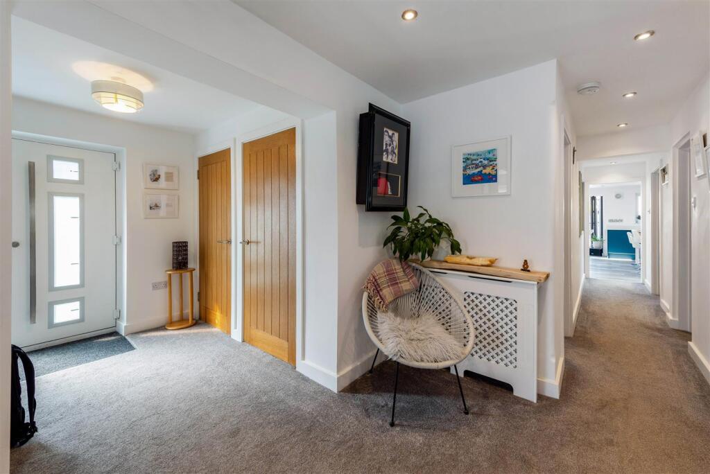House in Clanfield - View 4